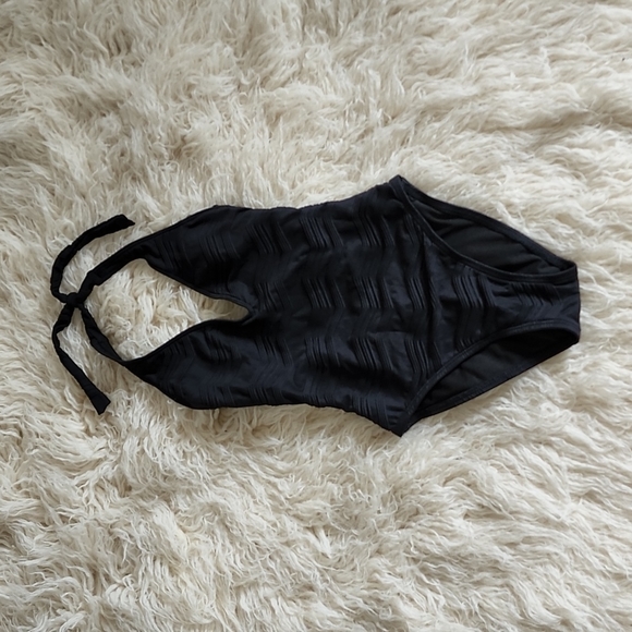 LA BLANCA Textured BLACK Chevron Ribbed Plunge Halter 1pc. Swimsuit #LB5K319 - Picture 2 of 9